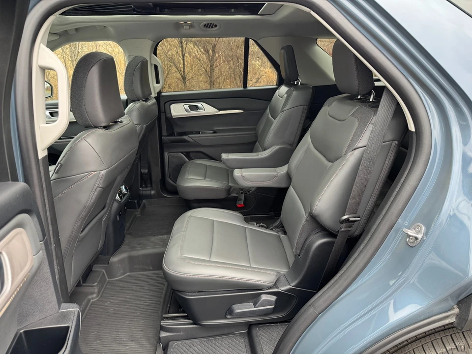 2025 Ford Explorer 6th Gen - Image 11 of 21