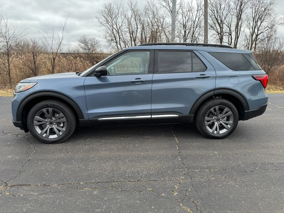 2025 Ford Explorer 6th Gen - Image 4 of 21