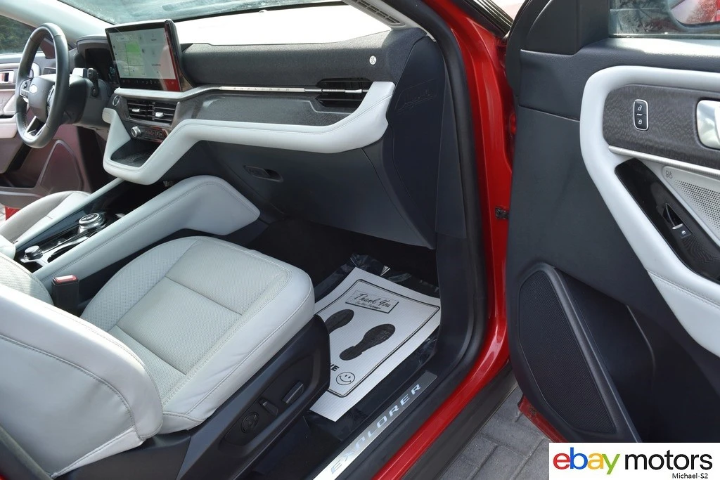 2025 Ford Explorer 6th Gen - Image 17 of 21