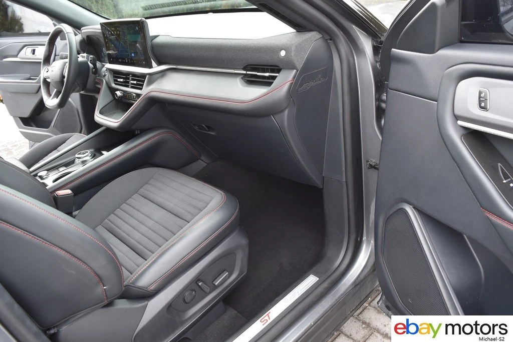 2025 Ford Explorer 6th Gen - Image 17 of 21