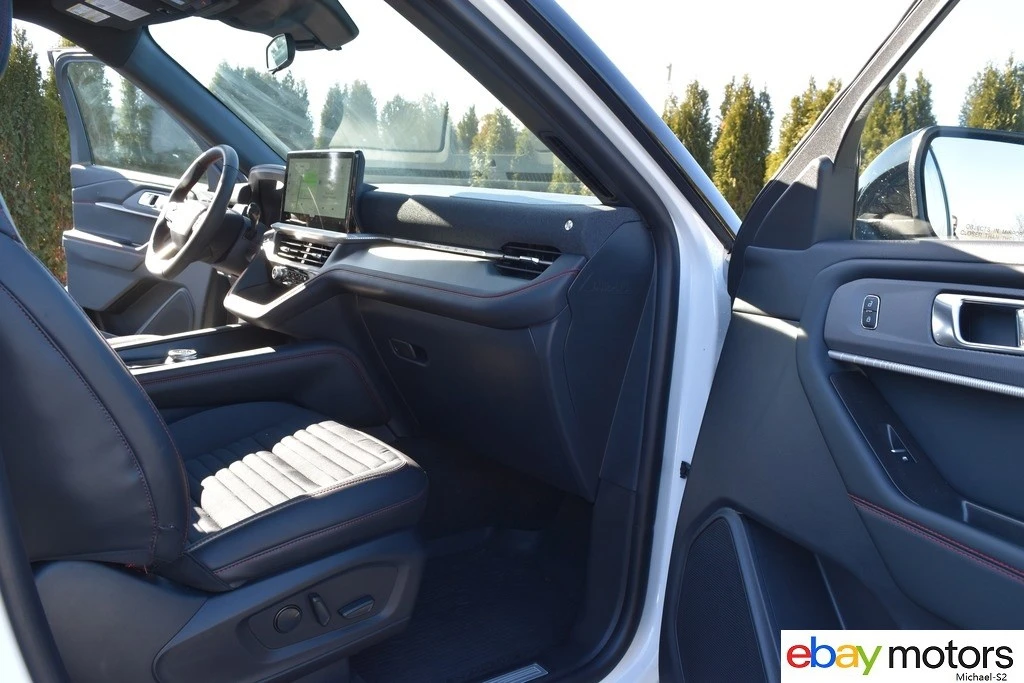 2025 Ford Explorer 6th Gen - Image 17 of 21