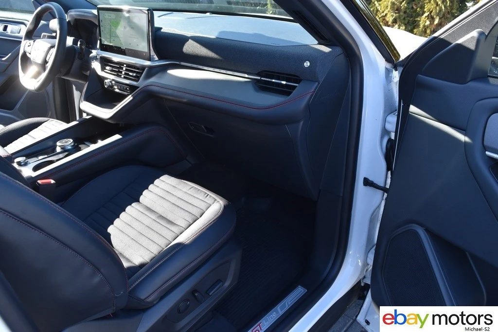 2025 Ford Explorer 6th Gen - Image 16 of 21