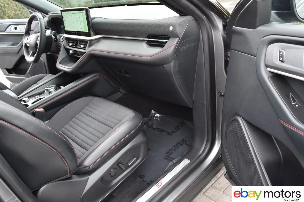 2025 Ford Explorer 6th Gen - Image 17 of 21