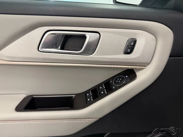 2025 Ford Explorer 6th Gen - Image 15 of 21