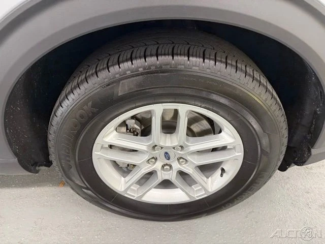 2025 Ford Explorer 6th Gen - Image 4 of 21