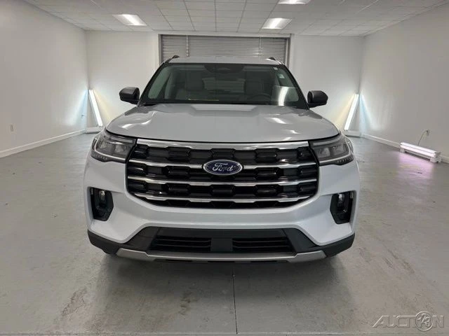 2025 Ford Explorer 6th Gen - Image 2 of 21