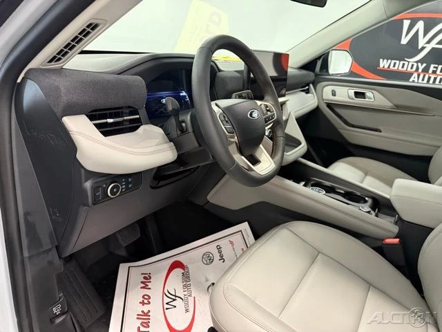 2025 Ford Explorer 6th Gen - Image 13 of 21