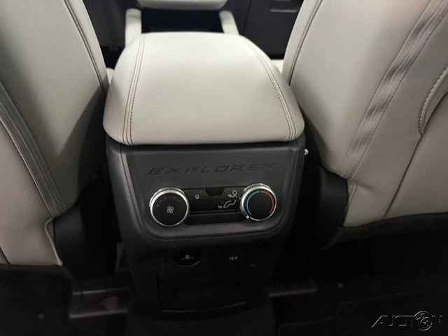 2025 Ford Explorer 6th Gen - Image 18 of 21