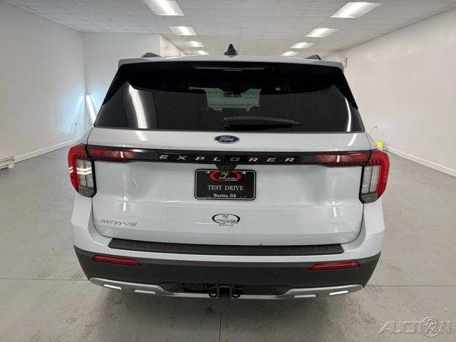 2025 Ford Explorer 6th Gen - Image 7 of 21