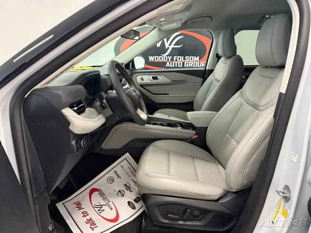 2025 Ford Explorer 6th Gen - Image 11 of 21