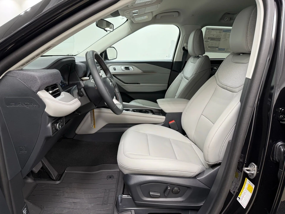 2025 Ford Explorer 6th Gen - Image 12 of 21