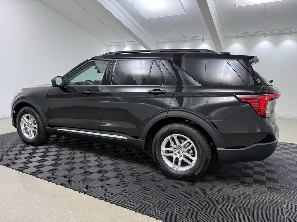 2025 Ford Explorer 6th Gen - Image 4 of 12