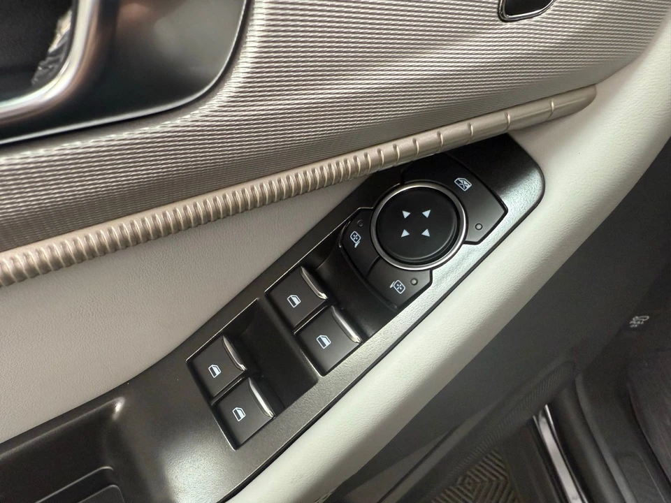 2025 Ford Explorer 6th Gen - Image 10 of 21
