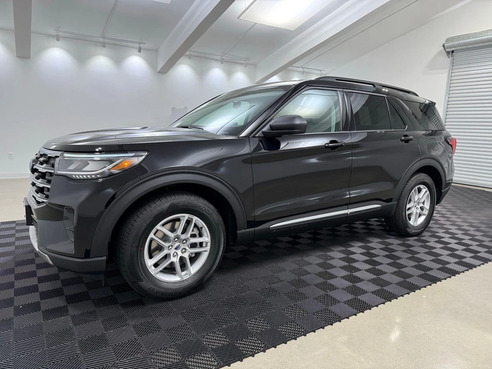 2025 Ford Explorer 6th Gen - Image 3 of 21