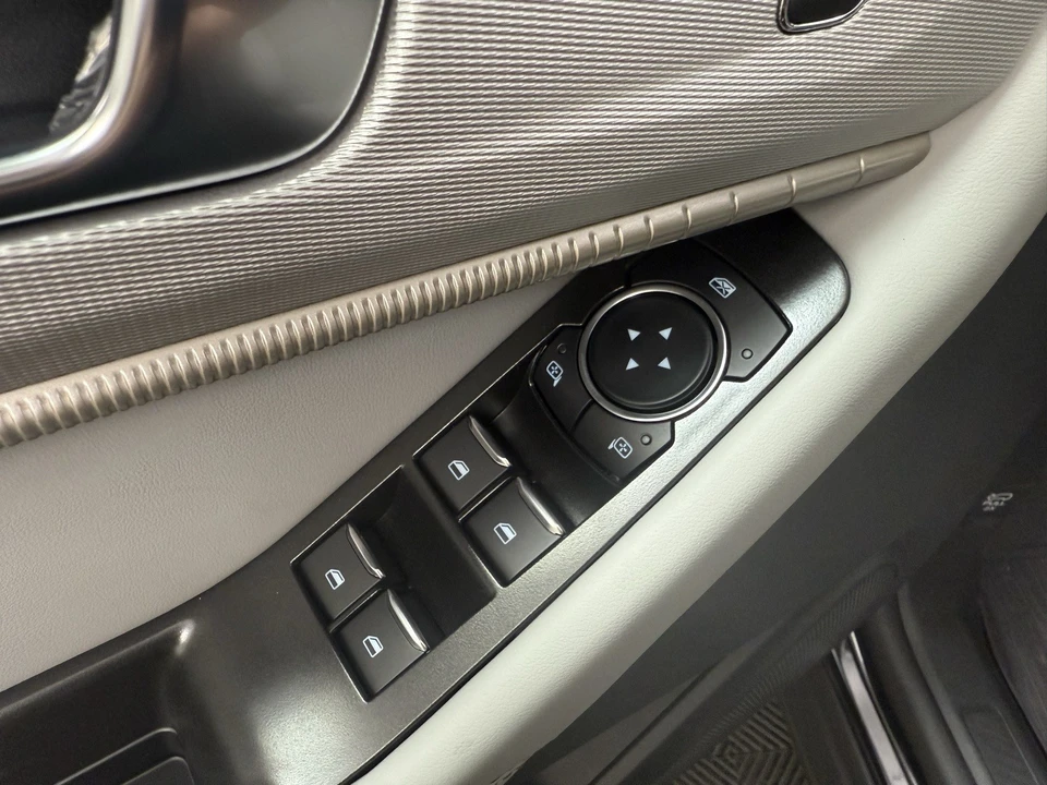 2025 Ford Explorer 6th Gen - Image 10 of 12