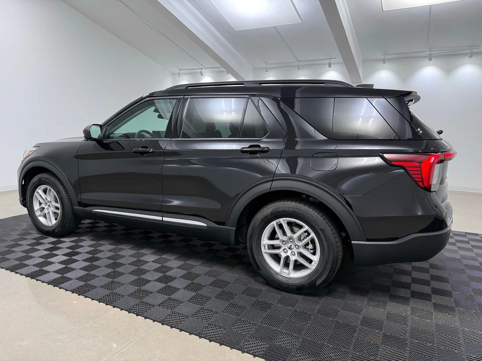 2025 Ford Explorer 6th Gen - Image 4 of 21