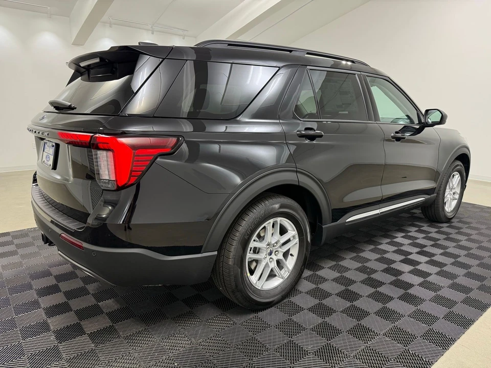 2025 Ford Explorer 6th Gen - Image 7 of 21