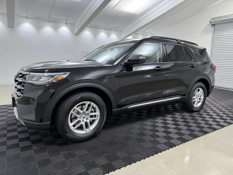 2025 Ford Explorer 6th Gen - Image 3 of 12