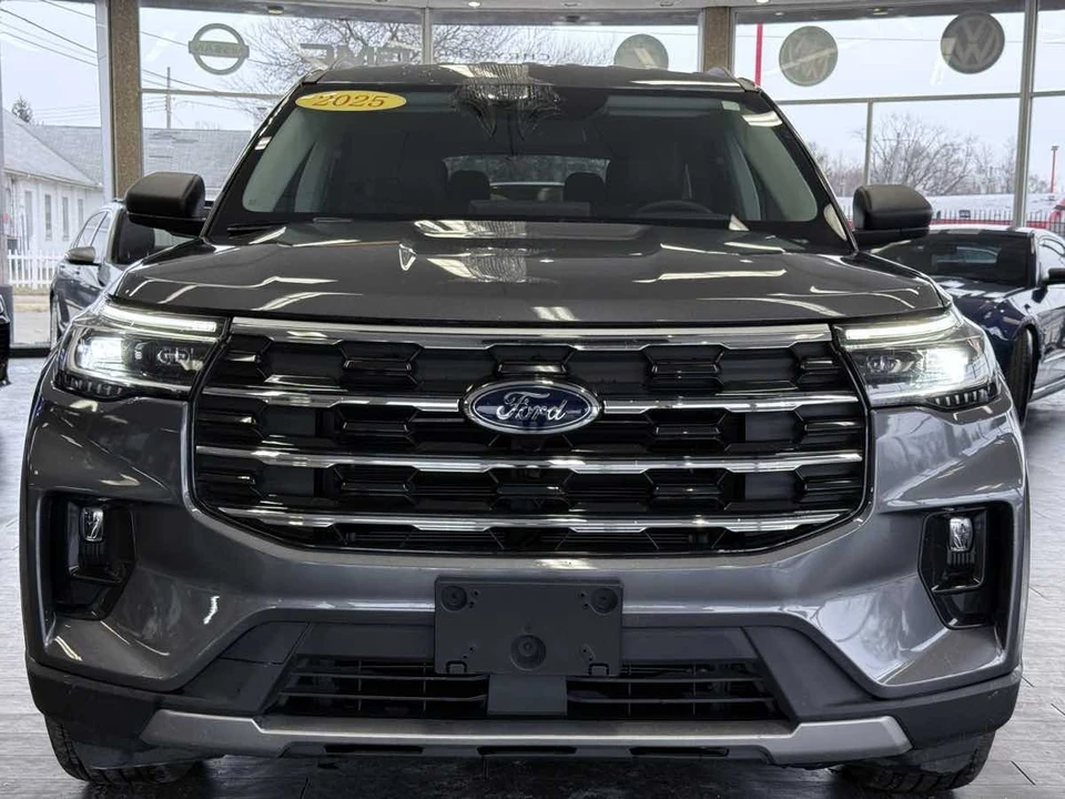 2025 Ford Explorer 6th Gen - Image 4 of 12