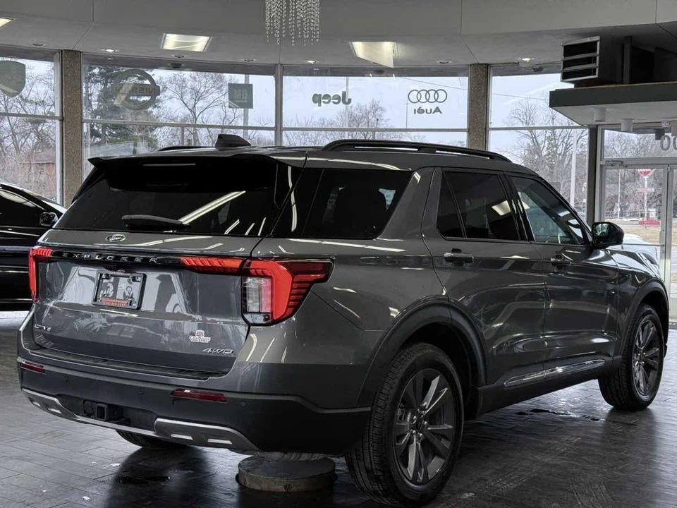 2025 Ford Explorer 6th Gen - Image 10 of 12