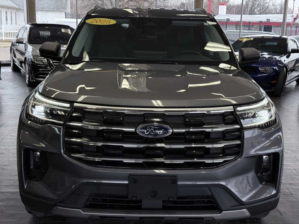 2025 Ford Explorer 6th Gen - Image 3 of 12