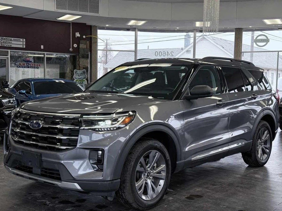 2025 Ford Explorer 6th Gen - Image 2 of 12