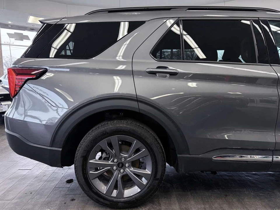2025 Ford Explorer 6th Gen - Image 8 of 12