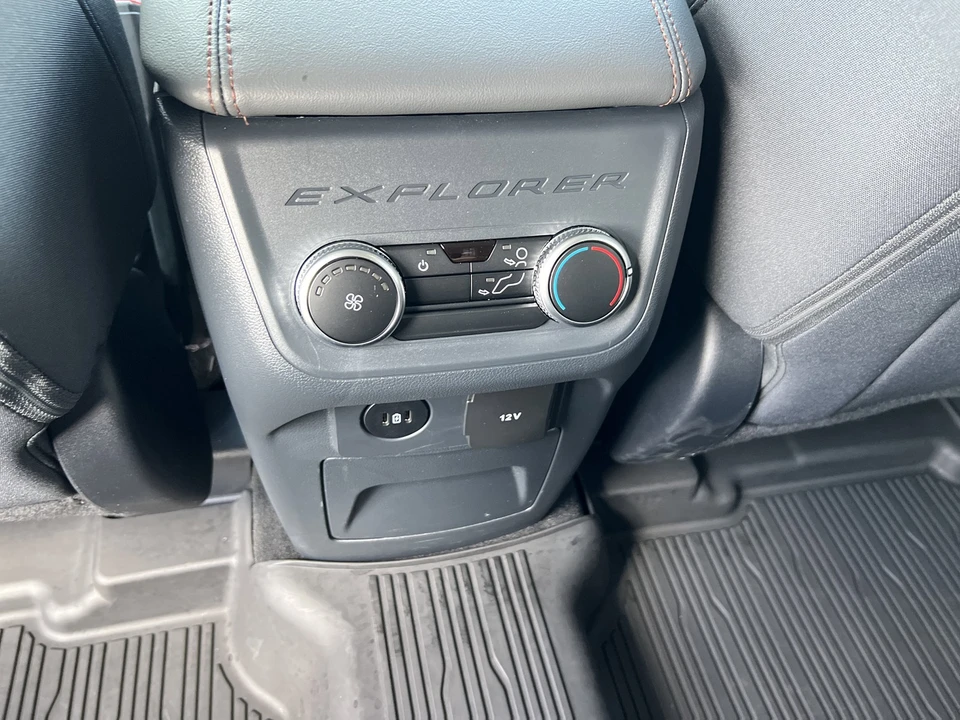 2025 Ford Explorer 6th Gen - Image 14 of 21