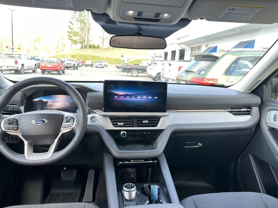 2025 Ford Explorer 6th Gen - Image 15 of 21