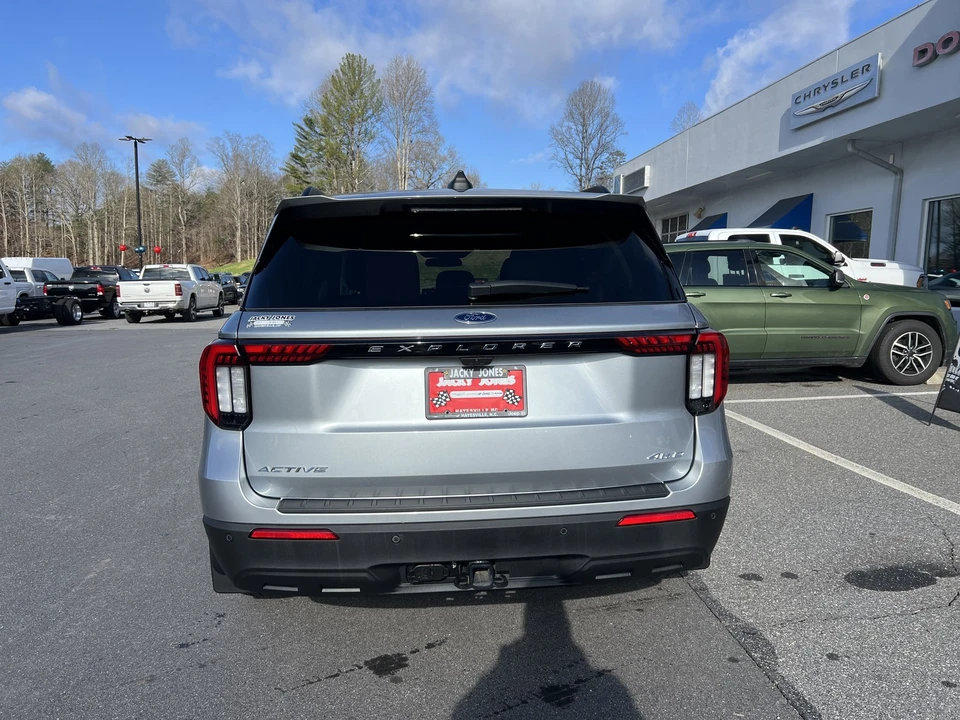 2025 Ford Explorer 6th Gen - Image 2 of 21