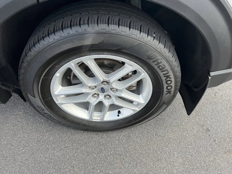 2025 Ford Explorer 6th Gen - Image 11 of 21