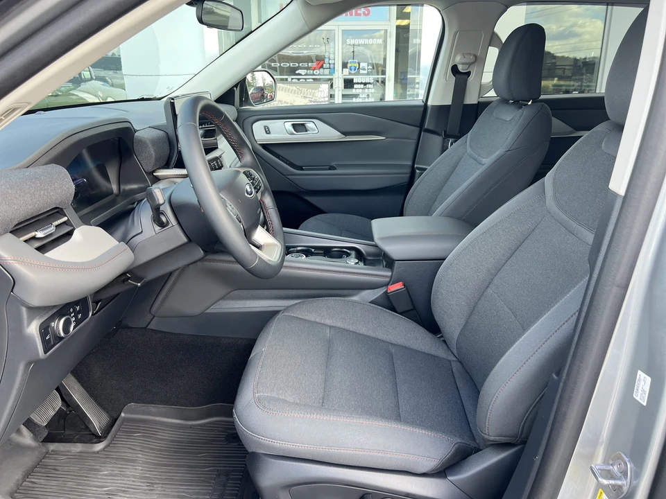 2025 Ford Explorer 6th Gen - Image 17 of 21