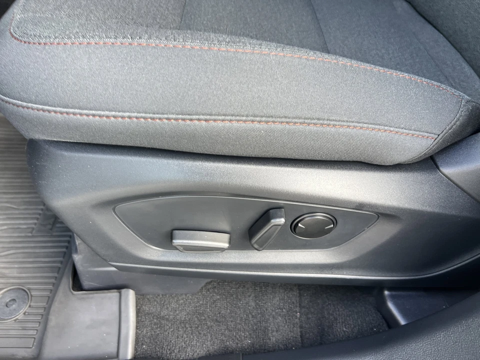 2025 Ford Explorer 6th Gen - Image 18 of 21