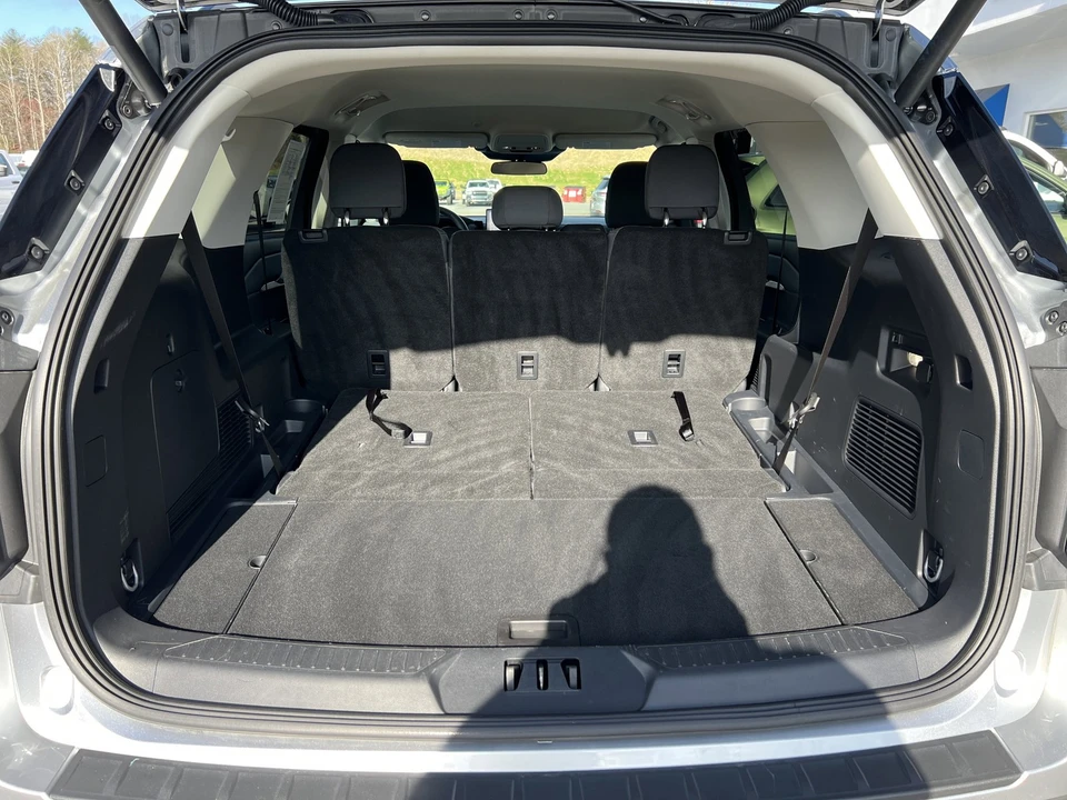 2025 Ford Explorer 6th Gen - Image 10 of 21