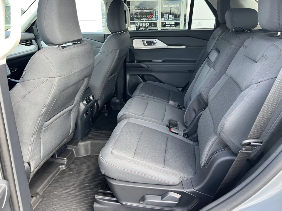 2025 Ford Explorer 6th Gen - Image 13 of 21
