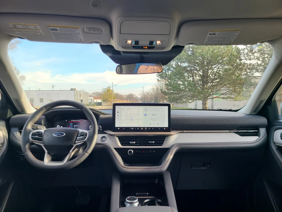 2025 Ford Explorer 6th Gen - Image 19 of 21