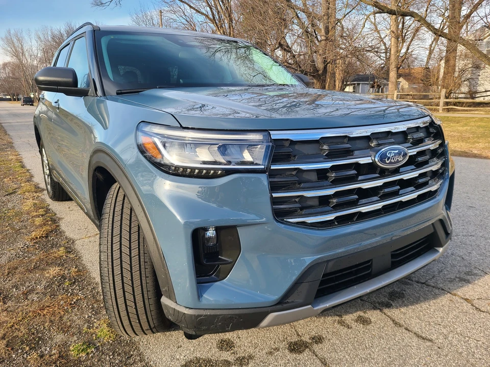 2025 Ford Explorer 6th Gen - Image 7 of 21