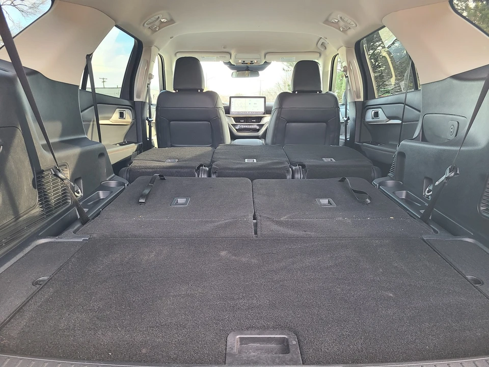 2025 Ford Explorer 6th Gen - Image 14 of 21
