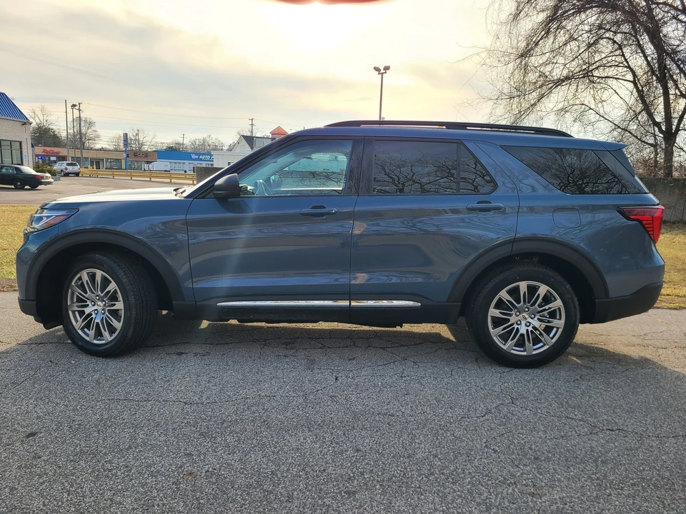 2025 Ford Explorer 6th Gen - Image 2 of 21