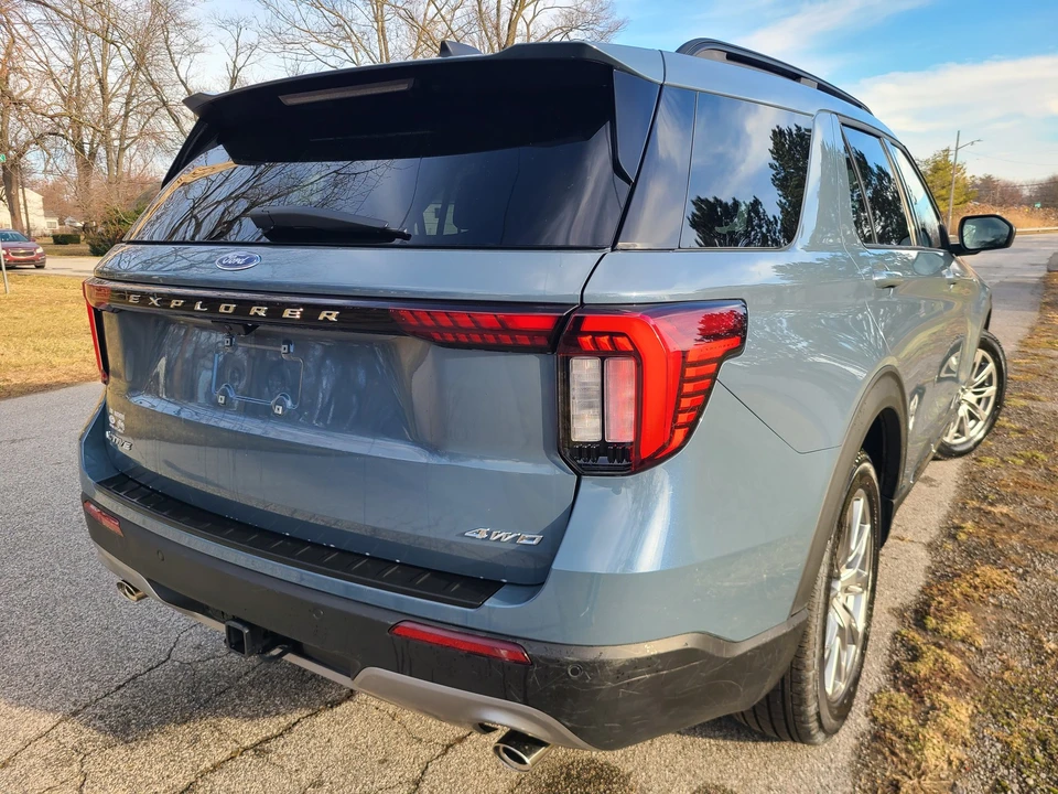 2025 Ford Explorer 6th Gen - Image 5 of 21