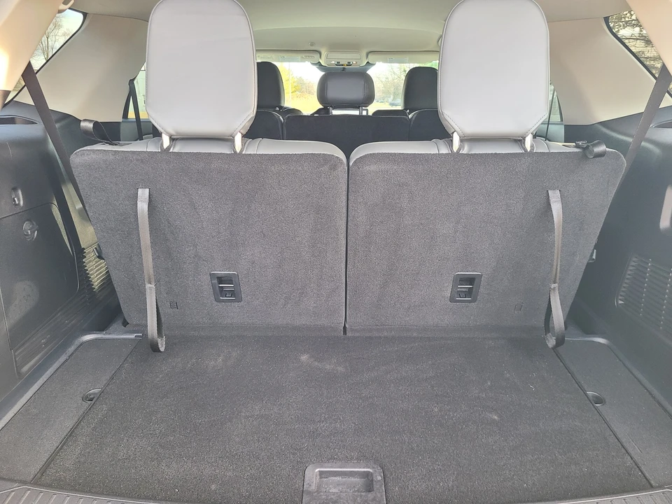 2025 Ford Explorer 6th Gen - Image 12 of 21