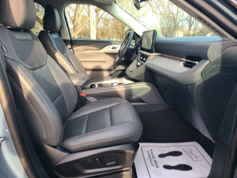 2025 Ford Explorer 6th Gen - Image 17 of 21