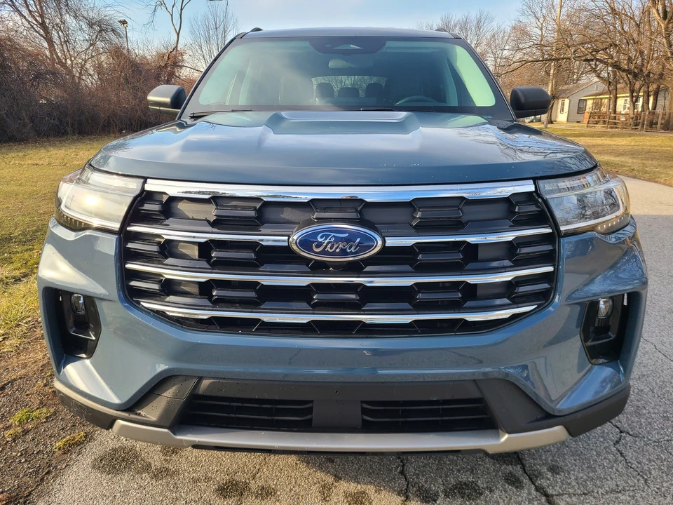 2025 Ford Explorer 6th Gen - Image 8 of 21