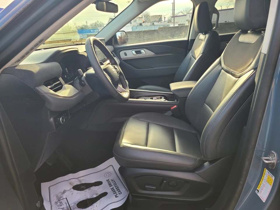 2025 Ford Explorer 6th Gen - Image 10 of 21