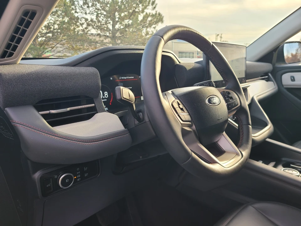 2025 Ford Explorer 6th Gen - Image 9 of 21