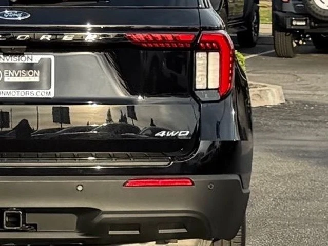 2025 Ford Explorer 6th Gen - Image 8 of 12