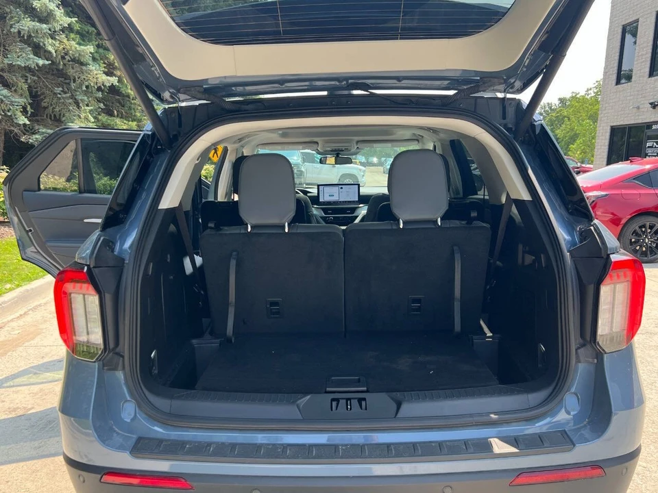 2025 Ford Explorer 6th Gen - Image 19 of 21