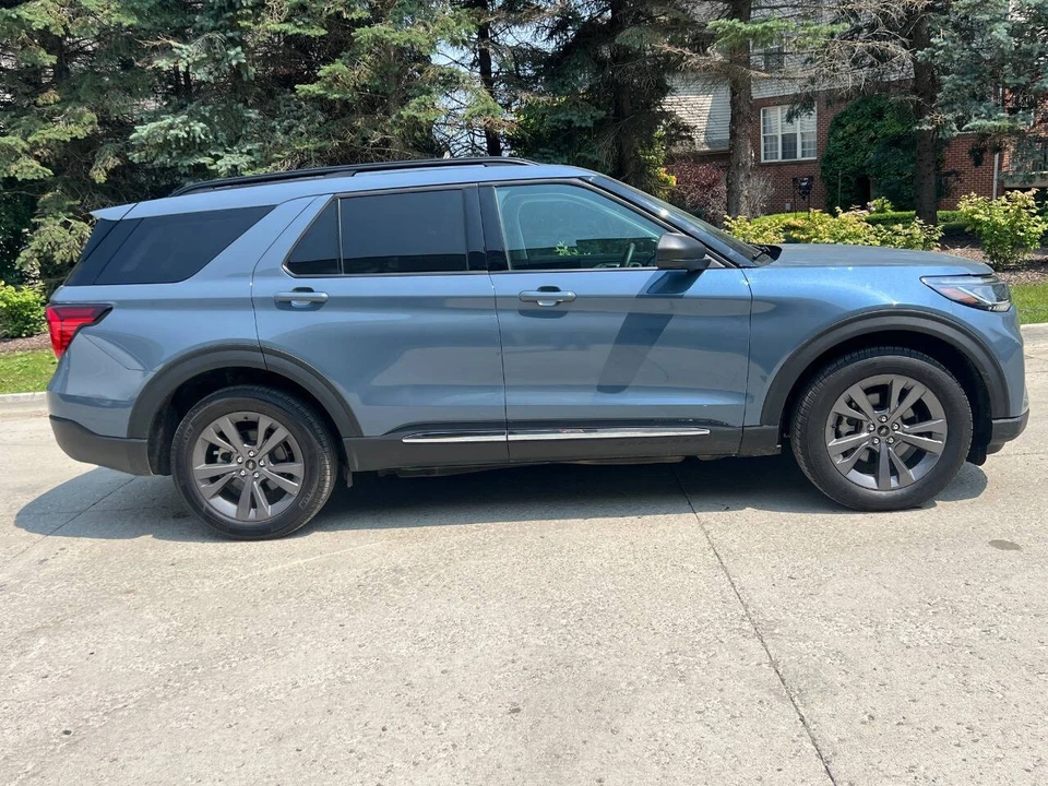 2025 Ford Explorer 6th Gen - Image 5 of 21