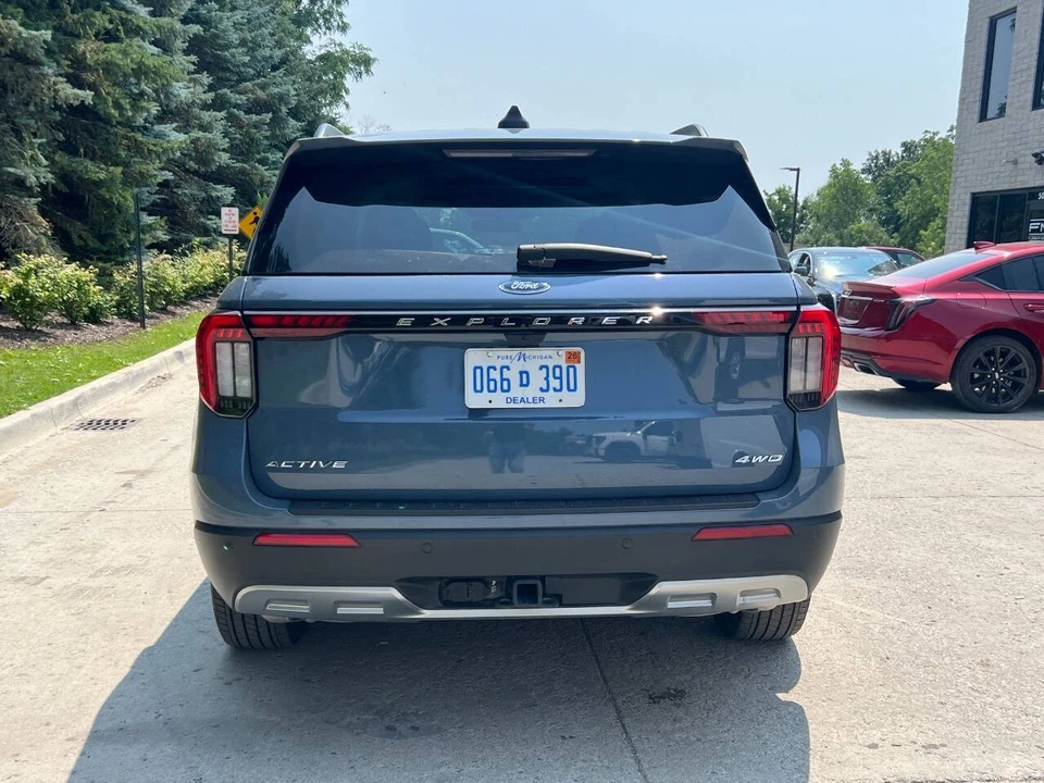 2025 Ford Explorer 6th Gen - Image 7 of 21