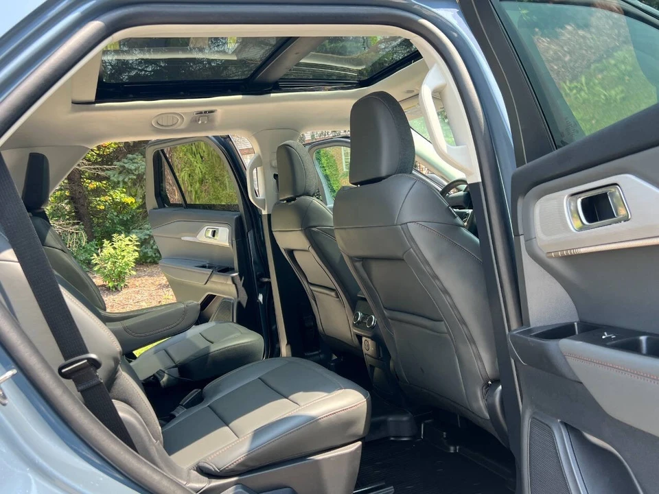 2025 Ford Explorer 6th Gen - Image 17 of 21